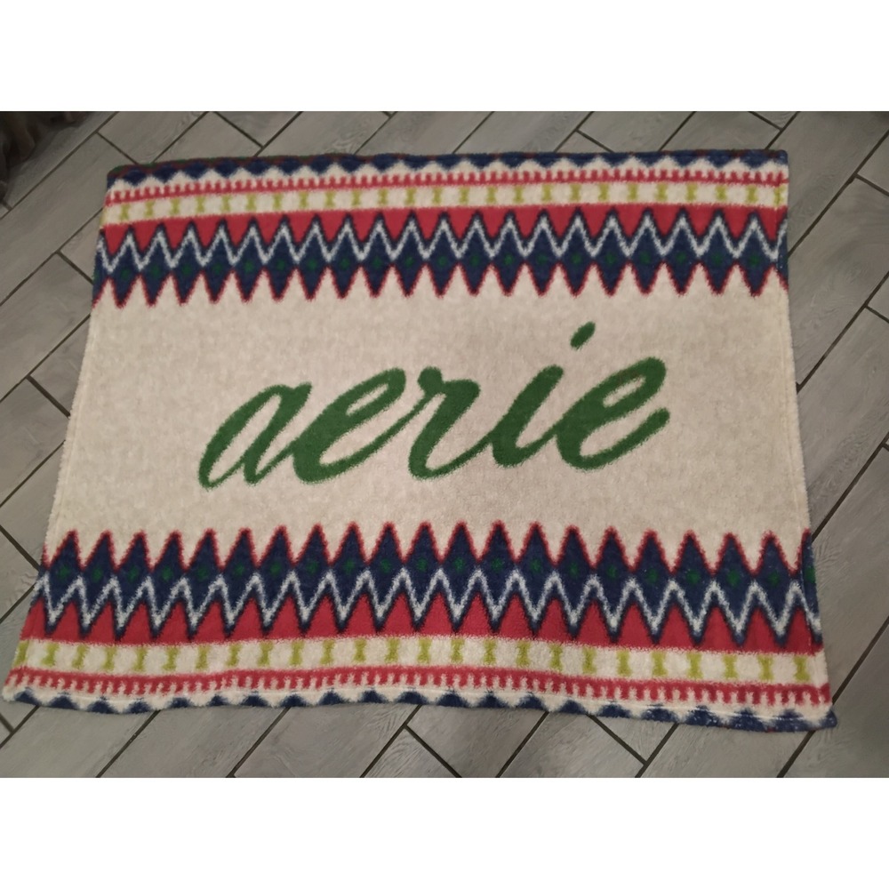 Aerie Sherpa Throw Blanket‎ Cream Green Geometric Pattern Cozy